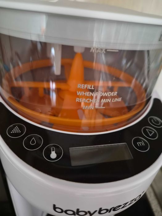 Baby Brezza Уред за приготвяне на адаптирано мляко Formula Pro Advanced