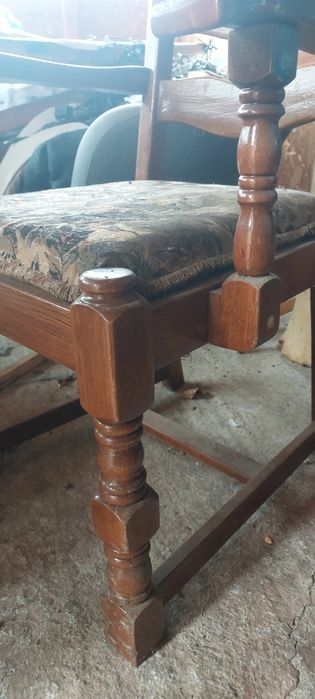 Vând scaune vintage din lemn masiv