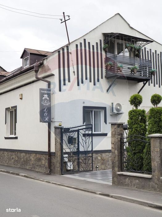 Casă / Vilă cu 9 camere de vânzare
