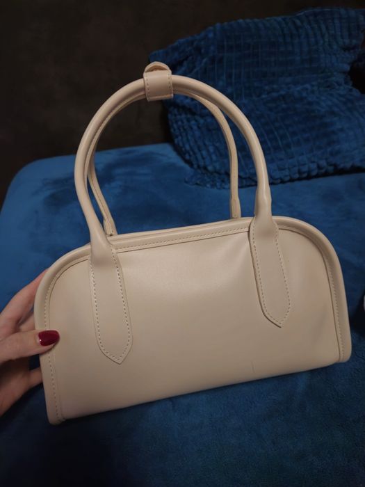 Нова чанта-бежова