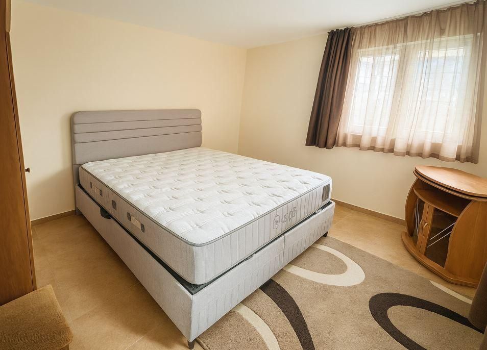 Тристаен апартамент в района на Цветен квартал!