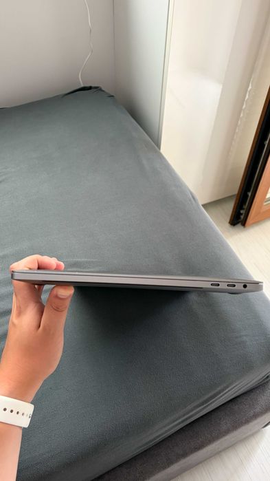 Apple MacBook Pro 15” (2018) | i7 6-Core | 16GB RAM | 512GB SSD | Нова батерия