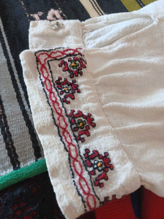 Автентична женска народна носия