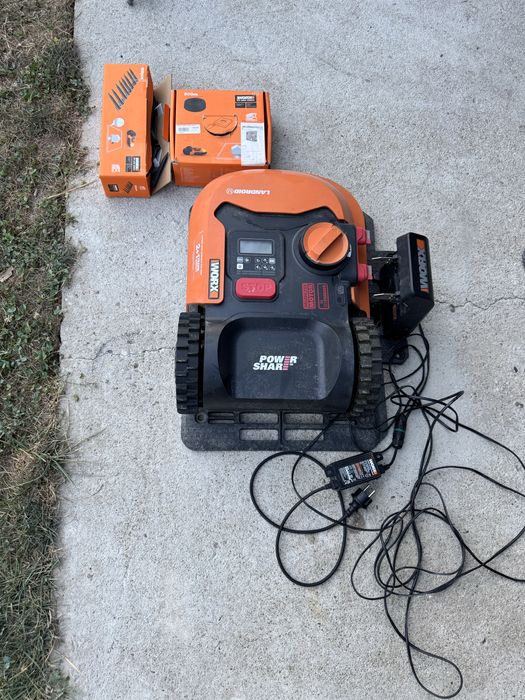 Vand robot tuns iarba worx wr142e m700