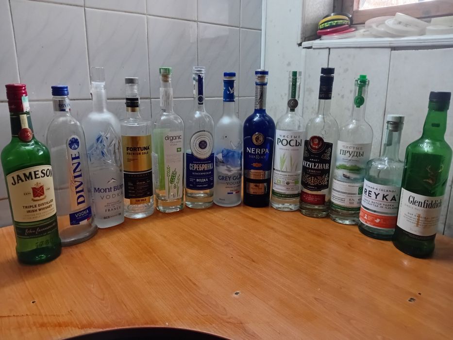 Бутылки стеклянные