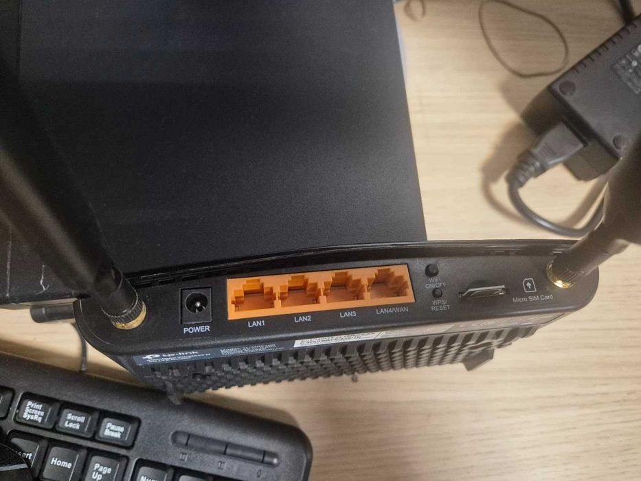 Продавам 300 Mbps Wi-Fi 4G LTE TP-Link рутер със слот за СИМ карта