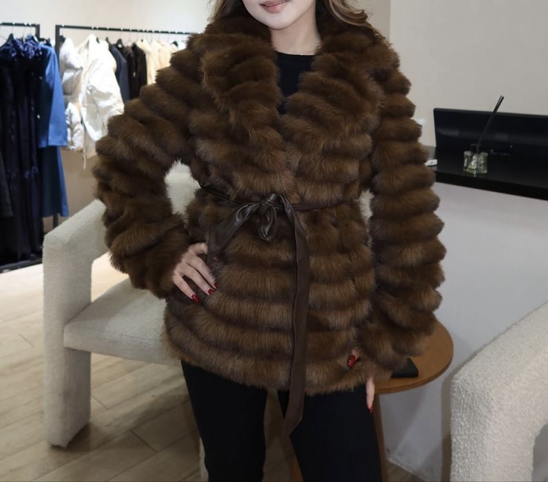Шуба, коричневый. Размер М. Новый.