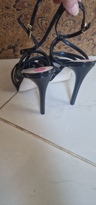 Sandale Guess cu toc inalt