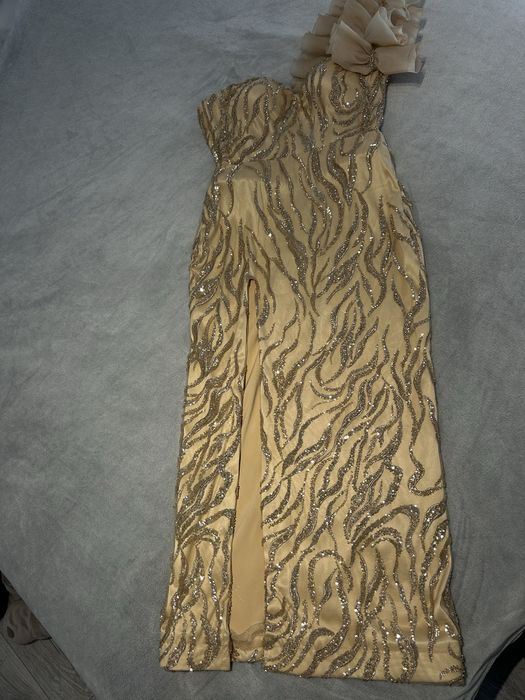 Rochie Aurie.