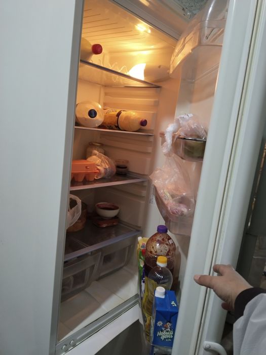 Продаю холодильник Indesit