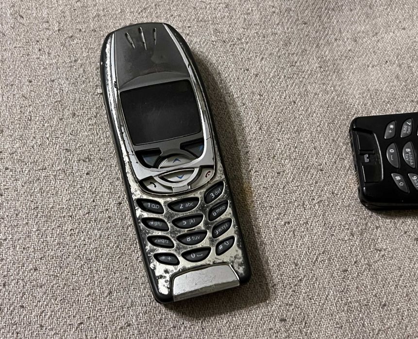 Pachet Nokia 6310i telefon nefunctional + carcasa uzata