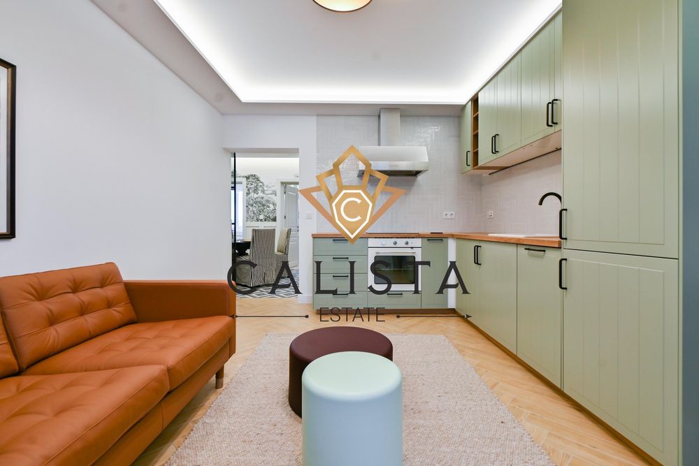 Дава се под наем Тристаен апартамент в София, Център - 90 кв.м за 1299 € - Снимка #1