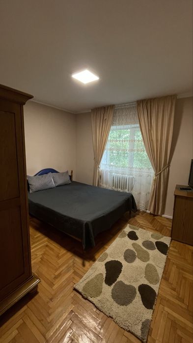 Apartament de inchiriat -2 camere,zona Mall,la 3 minute de școala nr.8
