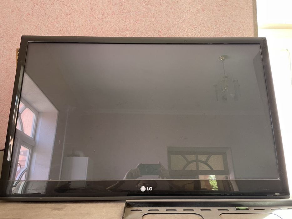 Телевизор сотилади рабочий состояняда . Велосипед холати яхши