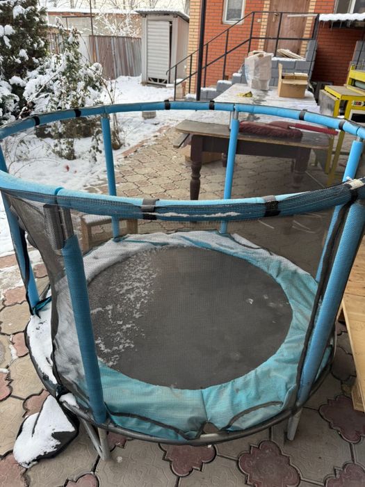 детский батут с защитной сеткой