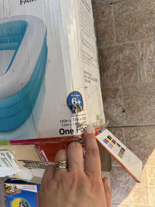 Piscina albastra intex