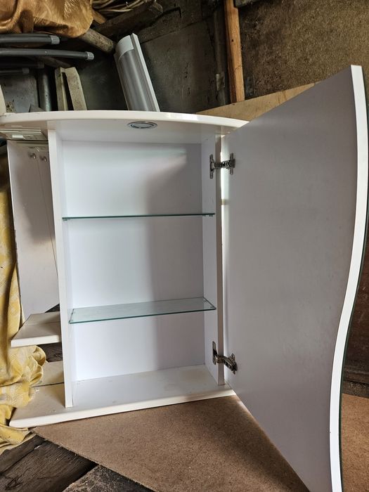 Тумба-зеркало в ванную