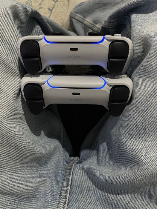 Продам оригинальные джойстики от PS5