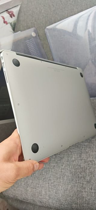 Laptop MacBook Air 13” 2017, i5, 8GB RAM, SSD 128GB, stare foarte bună