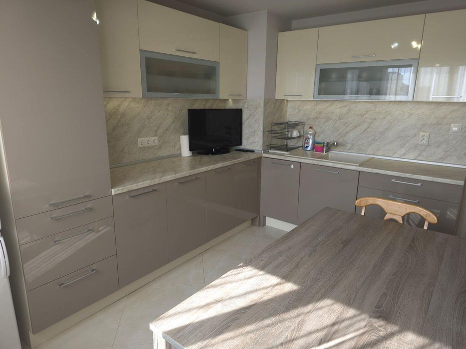 Дава се под наем Тристаен апартамент в Бургас, Братя Миладинови - 100 кв.м за 765 € - Снимка #6