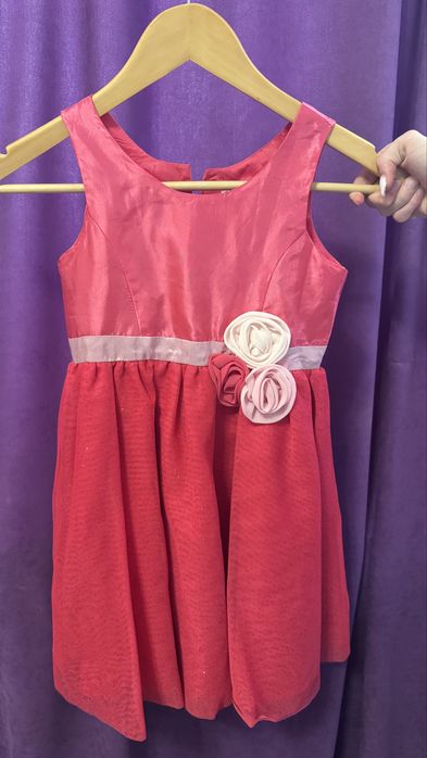 Продам платья на девочку 6 -13 лет.