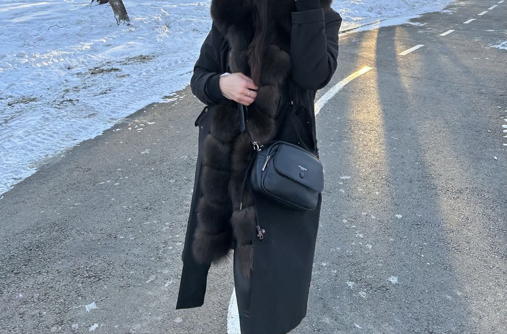 Продам парку с натуральным мехом