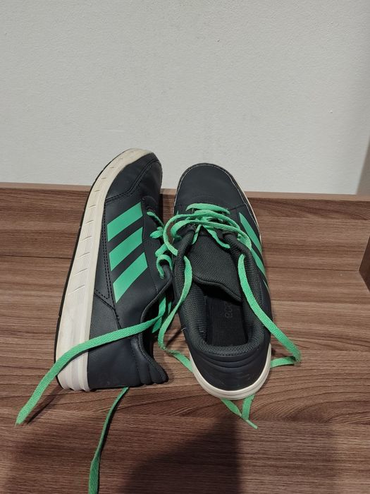 Adidașii originali, ADIDAS. Nr 37