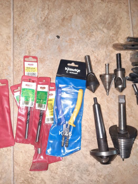 Burghie ,Cleste electrician.