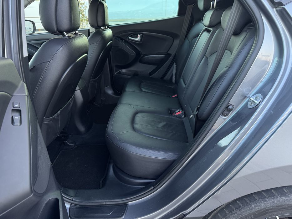 Hiunday ix35 edition motor 2.0 diesel 184cp euro5  4WD 4X4 adus recent