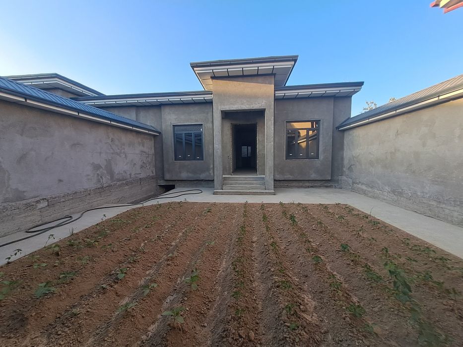 Uy sotiladi 3 sotix 5 xona srochni