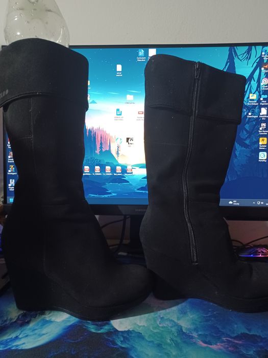 Cizme din piele întoarsă  cu platforma