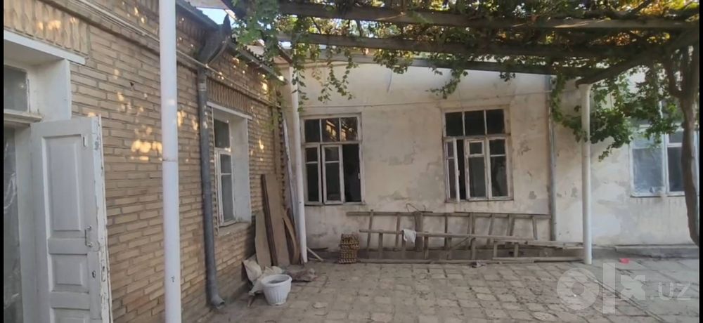 Buzuladigan uy materyalari sotiladi