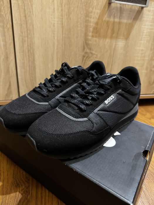 Продам кроссови Вoss