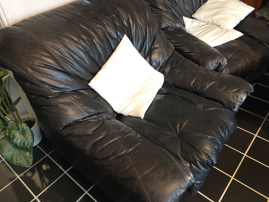 Кожена гарнитура! Уникална за времето си!