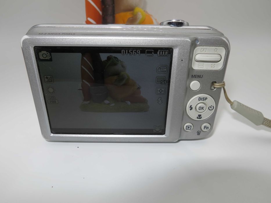 Samsung ES30 ултра компактен цифров фотоапарат, дигитална камера