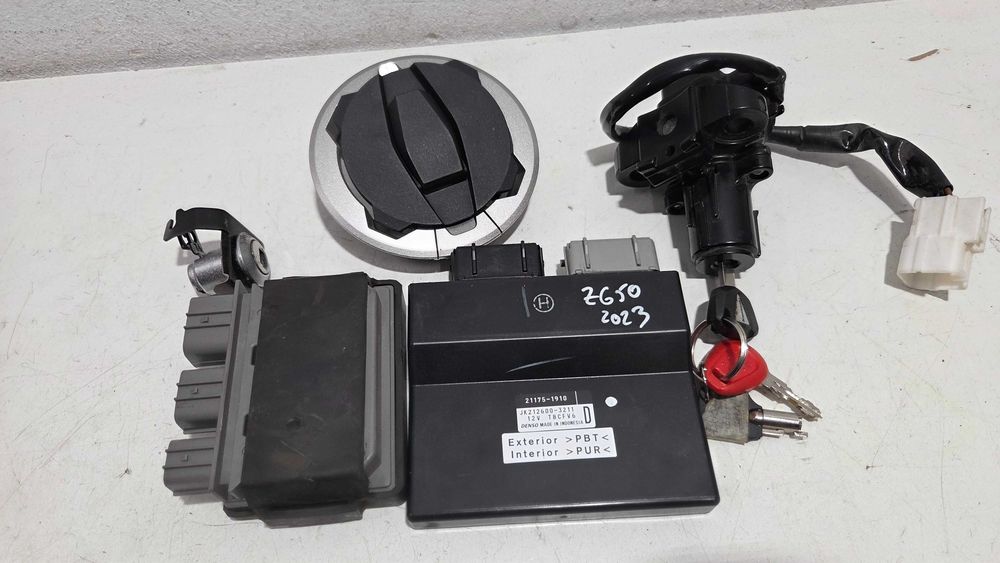 Carene contacte Kawasaki Z650 parbriz inalt Timisoara • OLX.ro