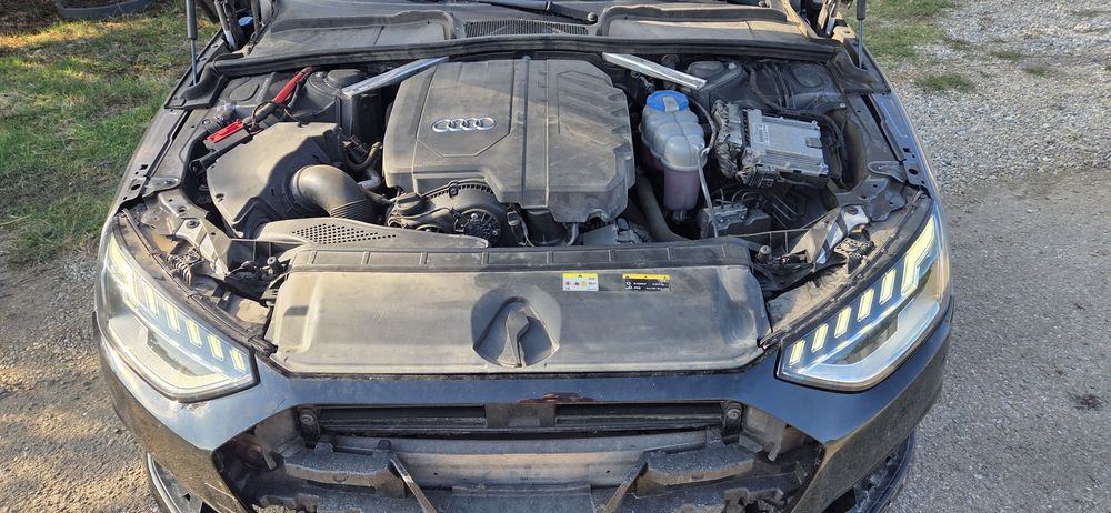 Audi A4 40 tfsi  avariat