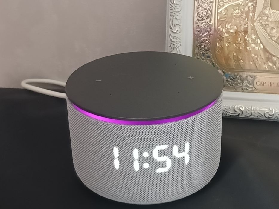 Станция  Яндекс  Алиса  мини Про с часами