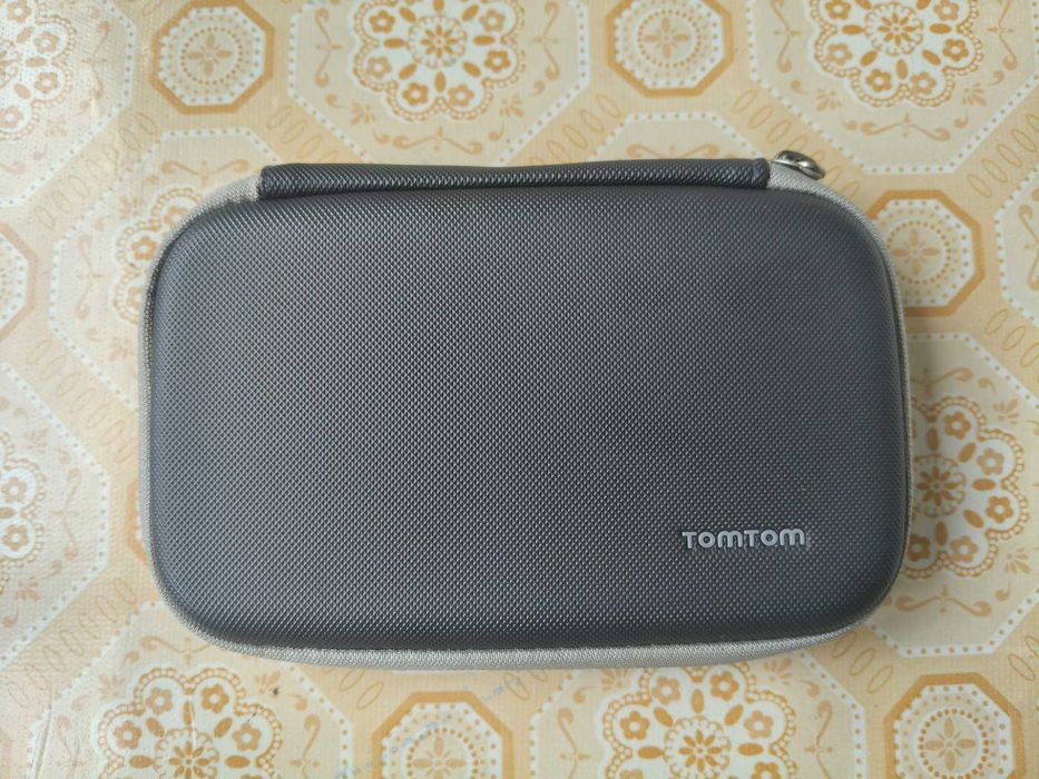 Vand GPS Tom Tom  GO Superior+husa, noi, ecran HD 6", pret 1600 lei!