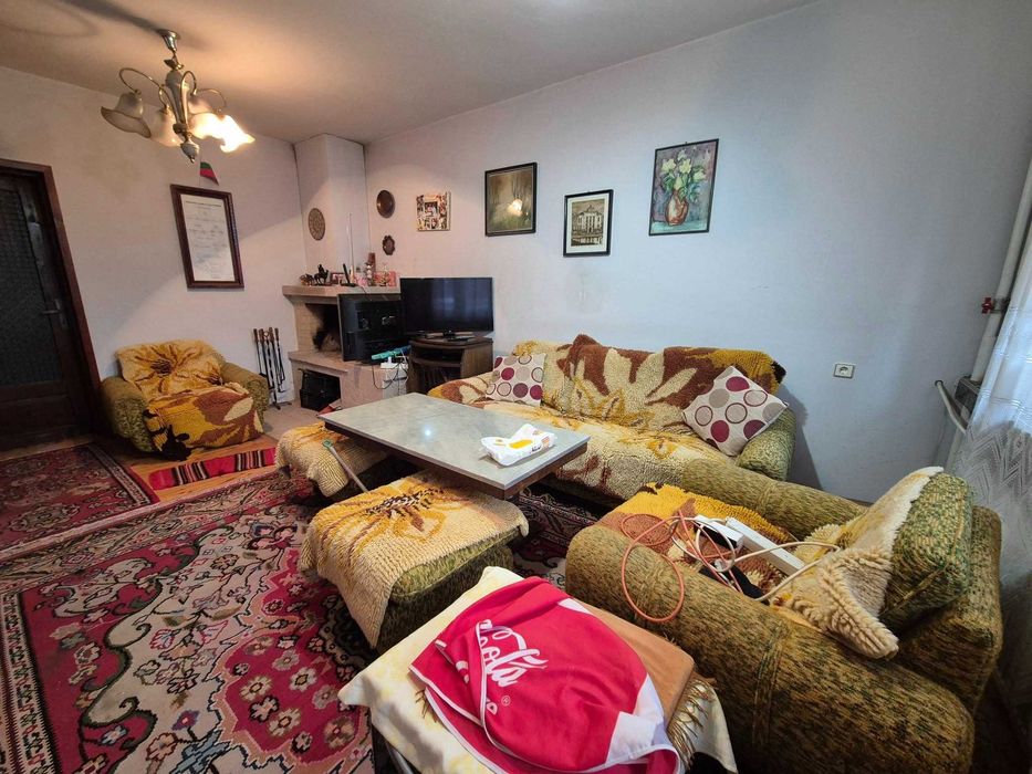 Еднофамилна двуетажна къща!!! Разбойна!!!