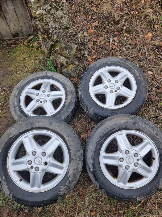Vând 4  jante  de aliaj cu anvelope de vara 195 /65 R15