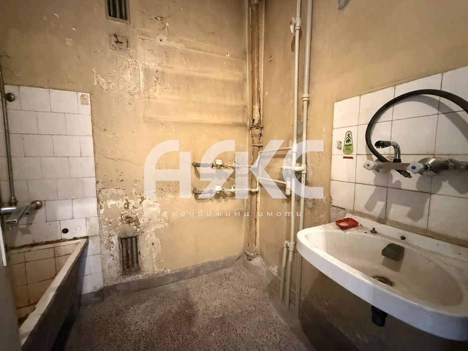 Тристаен апартамент в Центъра до МЕТРОСТАНЦИЯ