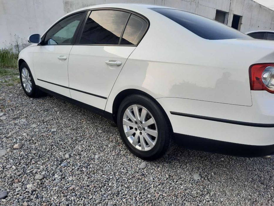 Volkswagen Passat B6 2006 года выпуска, в хорошем состоянии, бензин.
