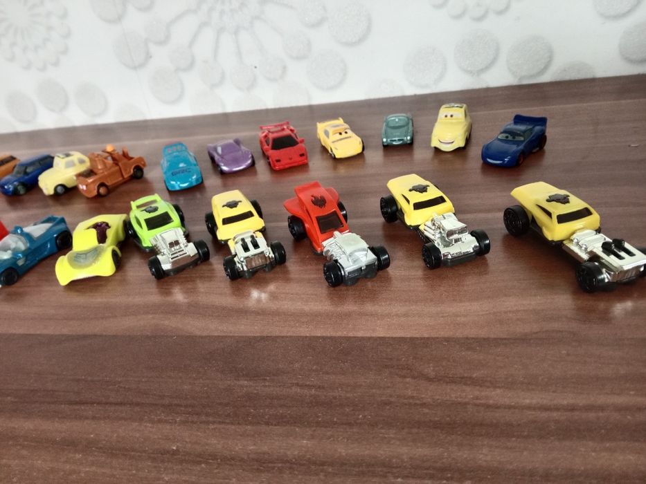 Киндер фигурки и машины