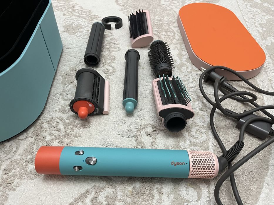 Dyson люкс фен хорошым состояние