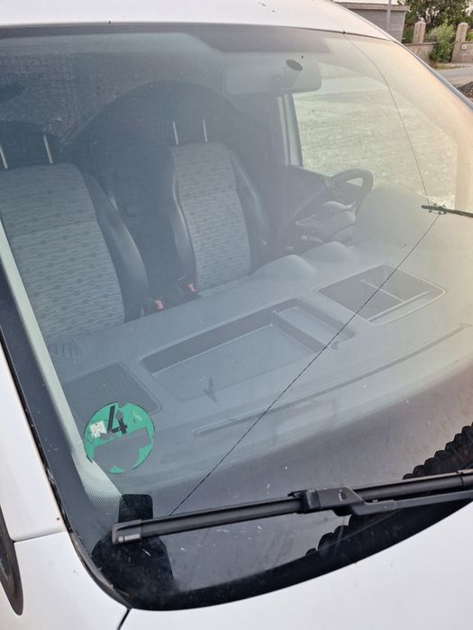 Лепене и възстановяване на спукани автостъкла