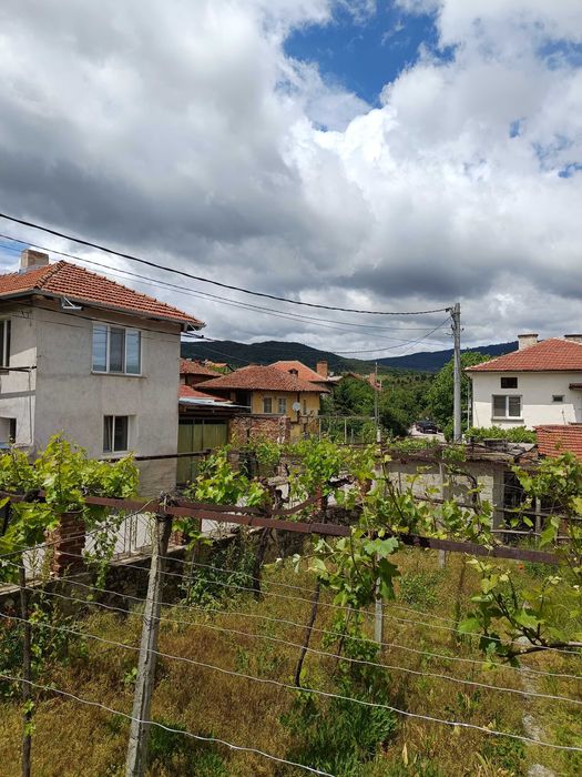Продавам къща в град Стрелча