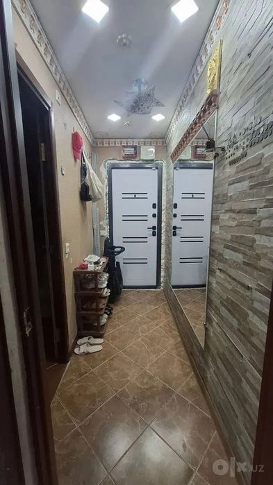 Урганч шахри марказида яшашга тайёр 2 хонали квартира уй жихозлари бил