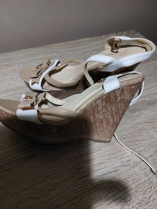 Дамски сандали на платформа