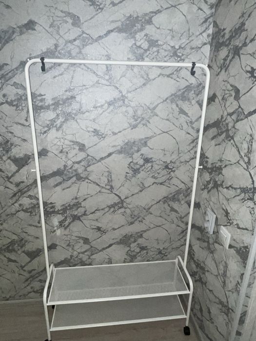 Продам вешалку для одежды